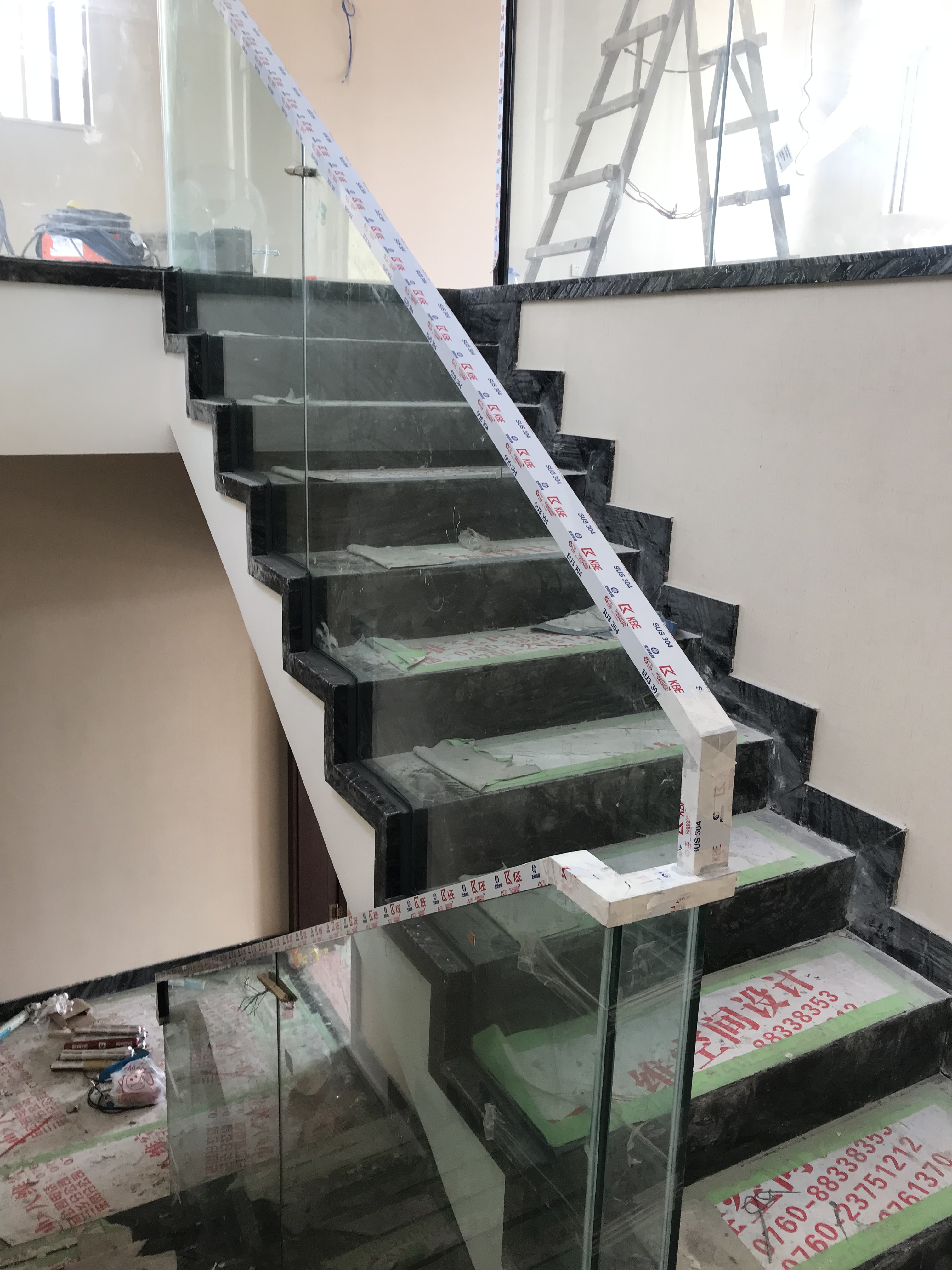 龍基雅墅61號(hào)：不銹鋼門